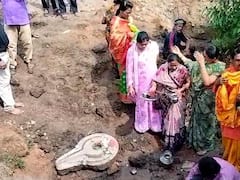 Chandrapur Shivling : चंद्रपुरातील चिमूरमध्ये नेरी इथे खोदकामात सापडले दोन शिवलिंग