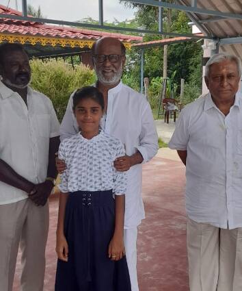தற்போது ரஜினிகாந்த் அவரது பெற்றோர்களின் நினைவிடத்திற்கு சென்றுள்ளார்.
