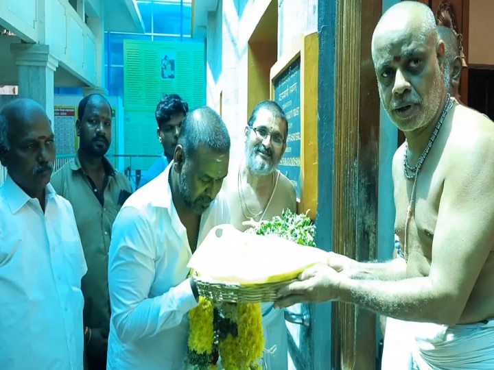 Raghava Lawrence : கையை நீட்டிய யாசகர்களுக்கு 500 ரூபாய்.. காஞ்சிபுரம் வந்த ராகவா லாரன்ஸ் சாமி தரிசனம்