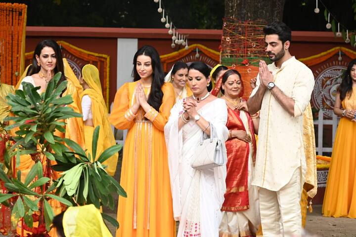 এবার হিন্দি ধারাবাহিকের প্রযোজনার দায়িত্ব নিচ্ছেন লীনা গঙ্গোপাধ্যায়। এর আগে তাঁর সংস্থা 'ম্যাজিক মোমেন্টস' হিন্দি ধারাবাহিকের ক্রিয়েটিভ প্রোডাকশনের দায়িত্ব নিলেও সম্পূর্ণ প্রযোজনা এই প্রথম।