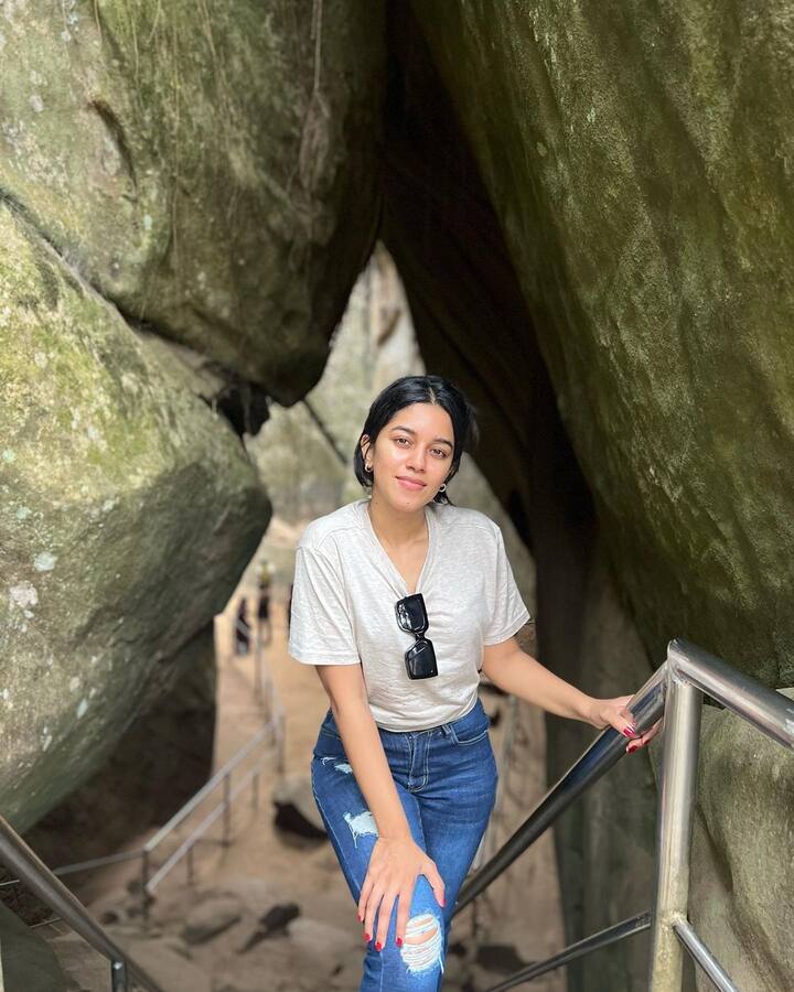 ఇందులో ఏదో అడ్వంచర్‌కు రెడీ అవుతున్నట్లు కనిపించారు.