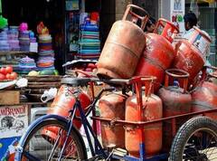 LPG Prices: મોદી સરકારે 9 વર્ષમાં એલપીજીના ભાવમાં 185 ટકાનો વધારો કર્યો પરંતુ ઘટાડો માત્ર 17.5 ટકાનો કર્યો – કોંગ્રેસનો દાવો