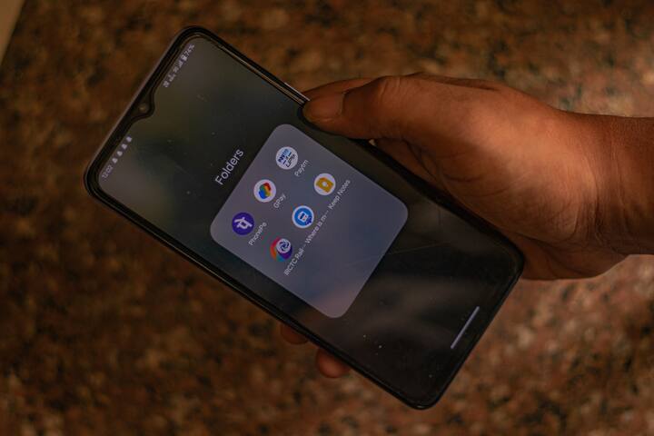 এছাড়াও, ইন্টারনেট সংযোগ ঠিকমতো না থাকলে সমস্যা হয়। কম ইন্টারনেট গতির কারণে UPI পেমেন্ট ব্যর্থ হতে পারে।