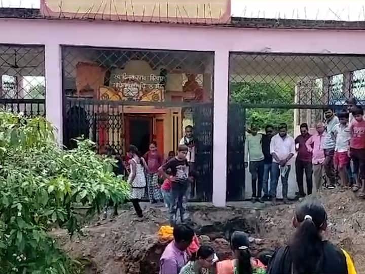 पार्वती मंदिराच्या सभामंडपाच्या पायव्याचे काम सुरु असताना हे दोन शिवलिंग आढळले.