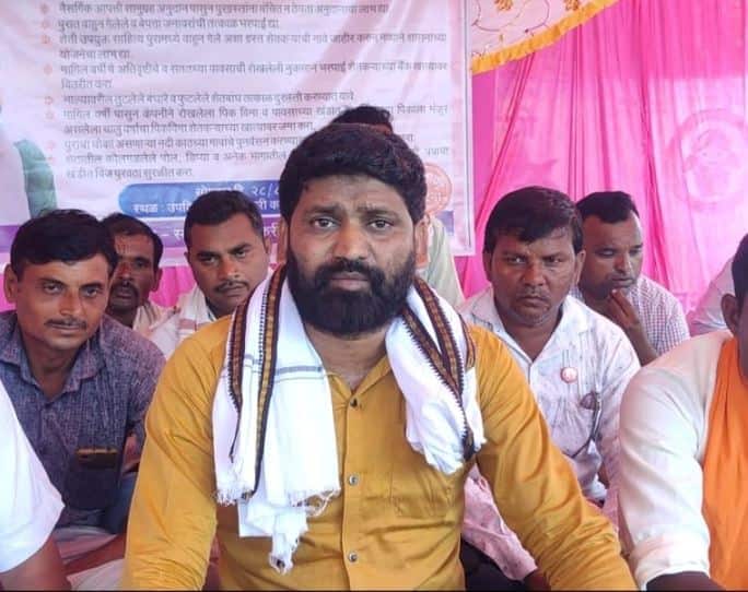 शेतकऱ्यांच्या विविध प्रश्नांसंदर्भात प्रशांत डिक्कर यांचे आंदोलन सुरु होते.