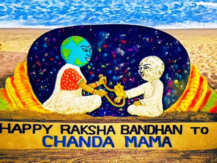 Sudarsan Pattnaiks Raksha Bandhan Sand Art Has A Chandrayaan 3 Twist Sudarsan Pattnaik's Raksha Bandhan Sand Art Has A Chandrayaan-3 Twist