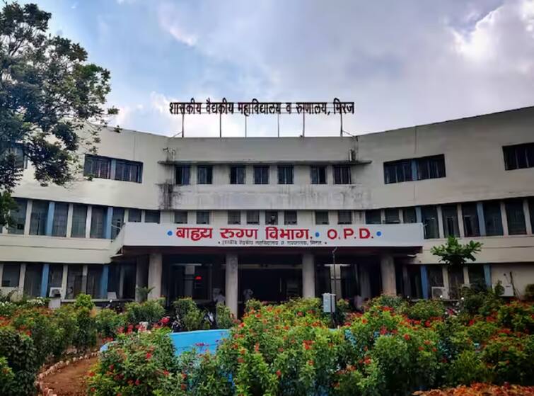Sangli Maharashtra food poisioning to students action against school principal and management detail marathi news Sangli News : सांगलीच्या आश्रमशाळेतील विद्यार्थ्यांना विषबाधा प्रकरणी 5 जणांवर गुन्हा दाखल, दोन मुख्याध्यापकांसह अधीक्षक निलंबित