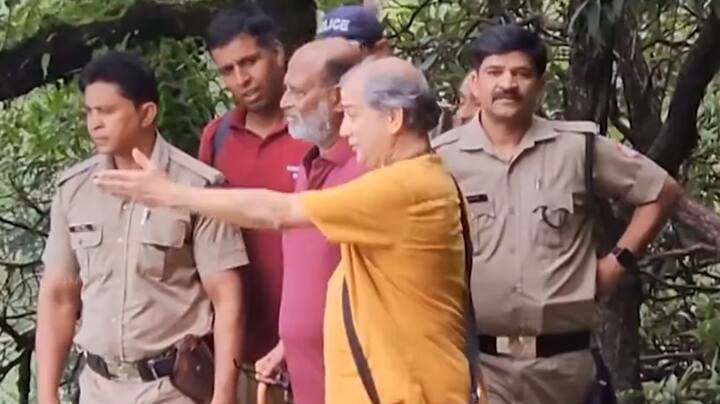 ஜெயிலர் படம் ரீலிஸிற்கு முன்னதாக ஆன்மிக சுற்றுப்பயணம் சென்ற ரஜினி, சமீபத்தில் சென்னை திரும்பினார்.
