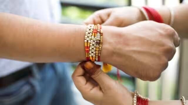 Raksha Bandhan 2023: રક્ષાબંધનનો તહેવાર 30 અને 31 ઓગસ્ટે ઉજવવામાં આવી રહ્યો છે.પરંતુ કેટલાક લોકો 20 દિવસ પછી એટલે કે 20 સપ્ટેમ્બરે પણ આ તહેવાર ઉજવશે, જાણો કેમ રક્ષાબંધન  20 સપ્ટેમ્બરે પણ ઉજવી શકાશે.