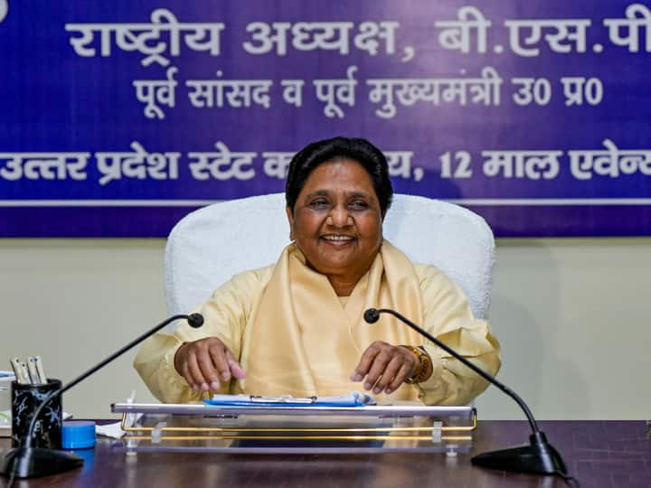 Lok Sabha elections 2024 Akhilesh-Mayawati united on caste census issue लोकसभा चुनाव से पहले इस मुद्दे पर एक हुए अखिलेश-मायावती, केंद्र से की बड़ी मांग, बढ़ सकती है BJP की मुश्किल