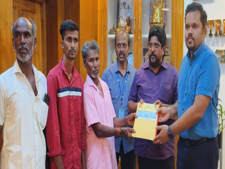Chengalpattu electricity department paid compensation to an old lady and a cow who died due to electrocution மின்சாரம் தாக்கி  உயிரிழந்த மூதாட்டி, பசுமாடு..  இழப்பீடு தொகை வழங்கிய  மின்சார துறை