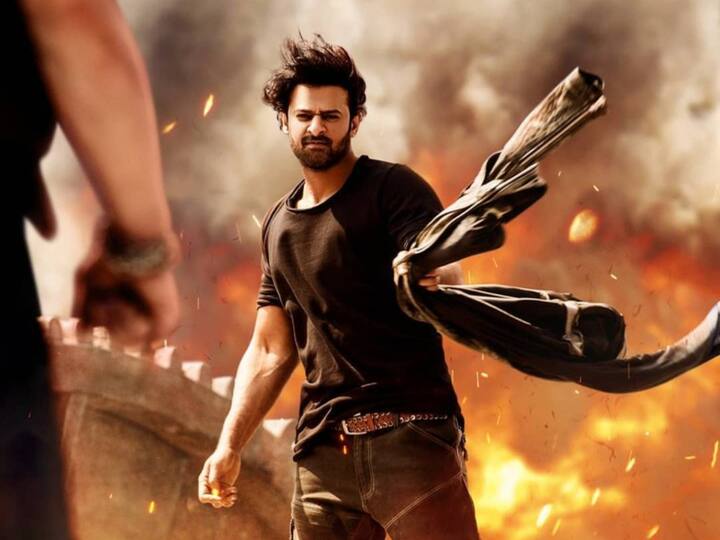 சலாரின் படப்பிடிப்பு விறுவிறுப்பாக நடந்து வந்த நிலையில் அப்படத்தின் ஒரு பாடல் மட்டும் படமாக்கப்படாத நிலையில் பிரபாஸுக்கு காலில் அடிப்பட்டு உள்ளது.