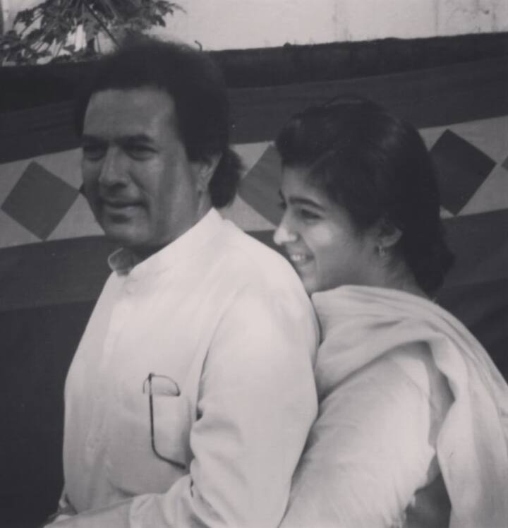 ट्विंकल ने अपने पापा राजेश खन्ना को बताया था कि वह Rajiv Hari Om Bhatia उर्फ अक्षय कुमार को चाहती हैं.. ऐसे में पापा राजेश खन्ना ने जांच पड़ताल के बाद अक्षय के लिए हामी भर दी थी.