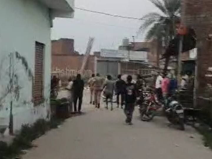 Bijnor Man died after falling from roof during police raid three constables including SI suspended ANN UP News: बिजनौर में पुलिस की दबिश के दौरान शख्स की छत से गिरकर मौत, SI सहित तीन कॉन्स्टेबल निलंबित, जानें- पूरा मामला