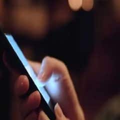 Health News : হাতে মোবাইল নিয়ে খাবার খান ? নিজের কী ক্ষতি করছেন ?