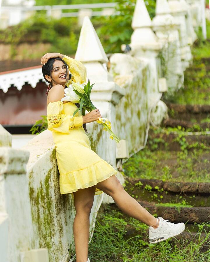 ‘తంత్ర’ అనే మూవీతో పాటు  ‘బూట్ కట్  బాల్రాజు’ చిత్రంలో హీరోయిన్ గా నటిస్తోంది. Photo Credit: Ananya nagalla/Instagram