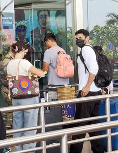 Aditya Ananya Pics: गोवा से वेकेशन मनाकर वापस लौटें अनन्या पांडे-आदित्य रॉय कपूर, कैमरे से बचते हुए एयरपोर्ट पर की एंट्री