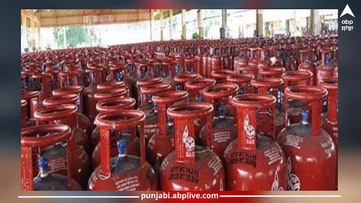 Commercial LPG Gas Cylinder Price: ਰਸੋਈ ਗੈਸ ਤੋਂ ਬਾਅਦ ਹੁਣ ਸਰਕਾਰ ਨੇ ਕਮਰਸ਼ੀਅਲ ਗੈਸ ਸਿਲੰਡਰ ਦੀ ਕੀਮਤ ਵਿੱਚ ਕਟੌਤੀ ਕਰ ਦਿੱਤੀ ਹੈ। ਨਵੀਂ ਕੀਮਤ ਅੱਜ ਤੋਂ ਲਾਗੂ ਹੋ ਗਈ ਹੈ।