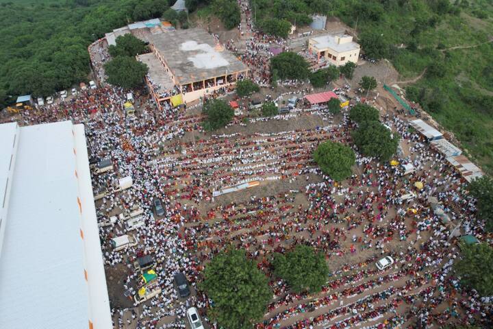 60 गावातील तरुणांनी महाप्रसाद वाटपासठी महत्त्वाची भूमिका बजावली