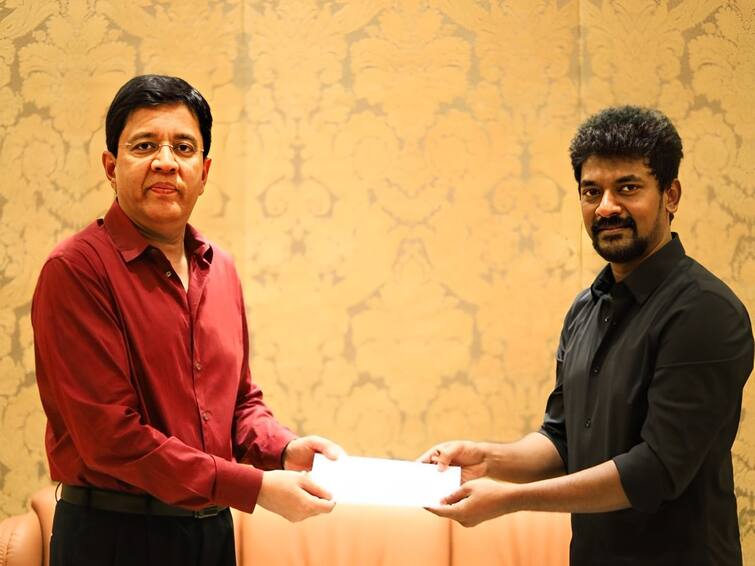 Jailer Movie Grand Success Director Nelson Gets Cheque From Kalanithi Maran After Rajnikanth Jailer Success: ரஜினிக்கு ரூ.100 கோடி? நெல்சனுக்கு எத்தனை கோடி? - செக் மேல் செக் கொடுத்து குஷி படுத்தும் கலாநிதி