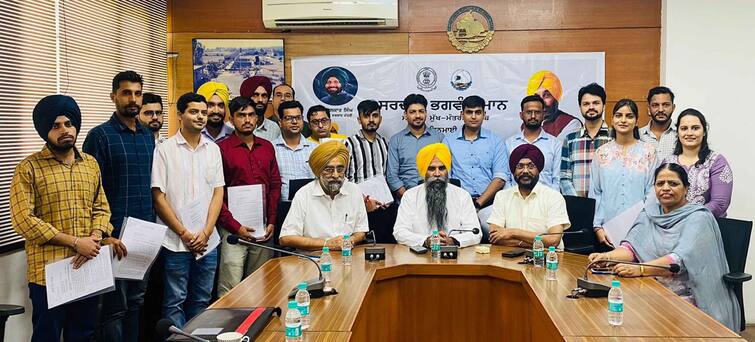 Punjab government is trying to provide employment opportunities to youth Punjab ਸਰਕਾਰ ਸੂਬੇ ਦੇ ਨੌਜਵਾਨਾਂ ਨੂੰ ਲਗਾਤਾਰ ਰੁਜਗਾਰ ਦੇ ਮੌਕੇ ਮੁਹੱਈਆ ਕਰਵਾਉਣ ਲਈ ਯਤਨਸ਼ੀਲ : ਡਾ ਆਹਲੂਵਾਲੀਆਂ