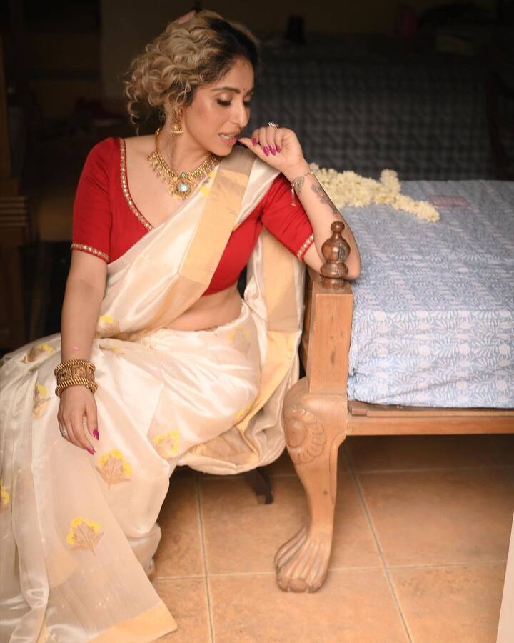 સિંગર અને એક્ટ્રેસ નેહા ભસીનનો ખૂબ જ શાનદાર અંદાજ સોશિયલ મીડિયામાં વાયરલ થઈ રહ્યો છે.