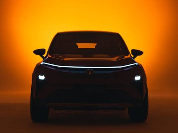 इस लिस्ट में पहला नाम, जिसकी एंट्री इस महीने होने वाली है. टाटा नेक्सन ईवी है. कंपनी अपनी इस कार की बिक्री पहले ही ही कर रही है, अब इसके अपडेटेड वेरिएंट की पेशकश करने जा रही है. जोकि 14 सितंबर को देखने को मिल सकती है. जिसकी कीमत 15 लाख रुपए के आस पास हो सकती है.