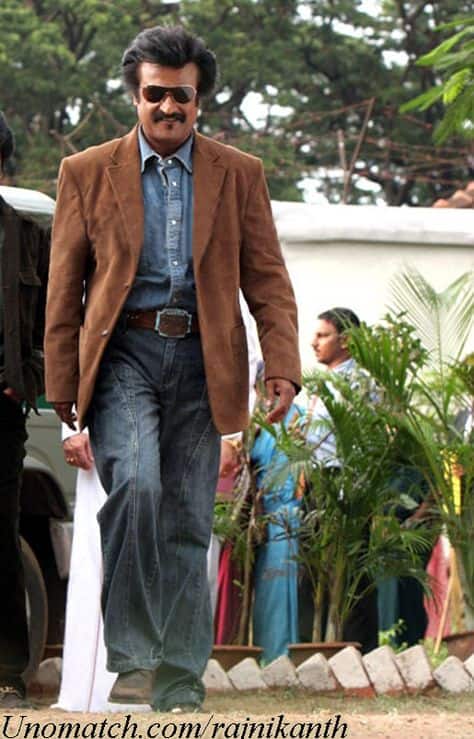 ਜੀ ਹਾਂ, ਇਹ ਜਾਣਕਾਰੀ ਫਿਲਮ ਇੰਡਸਟਰੀ ਦੀ ਟਰੈਕਰ ਮਨੋਬਾਲਾ ਵਿਜਯਨ ਨੇ ਆਪਣੇ ਟਵਿਟਰ ਹੈਂਡਲ ਰਾਹੀਂ ਦਿੱਤੀ ਹੈ। ਆਪਣੇ ਟਵੀਟ 'ਚ ਰਜਨੀਕਾਂਤ ਦੀ ਤਸਵੀਰ ਸ਼ੇਅਰ ਕਰਦੇ ਹੋਏ ਉਨ੍ਹਾਂ ਨੇ ਲਿਖਿਆ ਹੈ ਕਿ 'ਸੂਚਨਾ ਮਿਲੀ ਹੈ ਕਿ ਕਲਾਨਿਧੀ ਮਾਰਨ ਵੱਲੋਂ ਰਜਨੀਕਾਂਤ ਨੂੰ ਦਿੱਤਾ ਗਿਆ ਚੈੱਕ 100 ਕਰੋੜ ਰੁਪਏ ਦਾ ਹੈ।