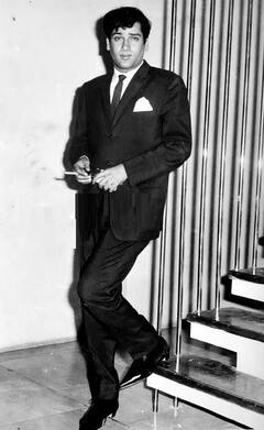 Throwback Bollywood: लगातार दी थी 25 फिल्में फ्लॉप, फिर भी कपूर फैमिली के इस एक्टर को मिला था सुपरस्टार का टैग