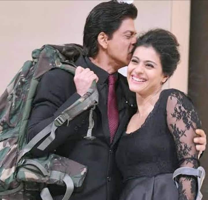 दरअसल इस फिल्म में शाहरुख खान ने हीरो बनकर भी एक नेगेटिव किरदार निभाया था. लेकिन जब इस फिल्म में काजोल और उनके बीच एक रोमांटिक सीन फिल्माया जाना था तो एक्टर ने काजोल को एक बार पिंच कर दिया था. जिसकी वजह से काजोल काफी हैरान हो गई.