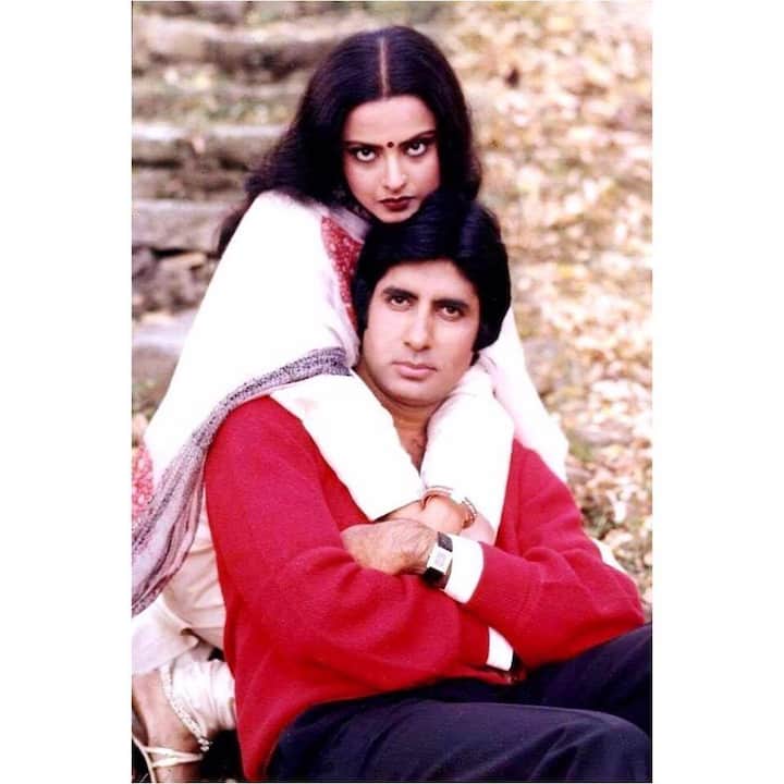 अमिताभ बच्चन और रेखा का अफेयर बॉलीवुड में सबसे ज्यादा चर्चित रहा है. आज भी इस प्रेम कहानी की बातें होती हैं. दोनों ने कभी एक दूसरे के लिए खुलकर बात नहीं की. लेकिन तमाम किस्से हैं जो बताते हैं कि दोनों एक दूसरे से कितना ज्यादा प्यार करते थे.