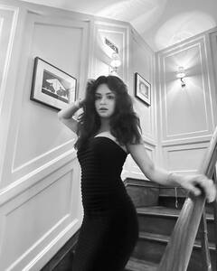 Avneet Kaur PHOTO: અવનીત કૌરના નવા ફોટોશૂટે લૂંટી મહેફીલ, ખુલ્લા વાળ અને બ્લેક ડ્રેસમાં આપ્યા કિલર પોઝ