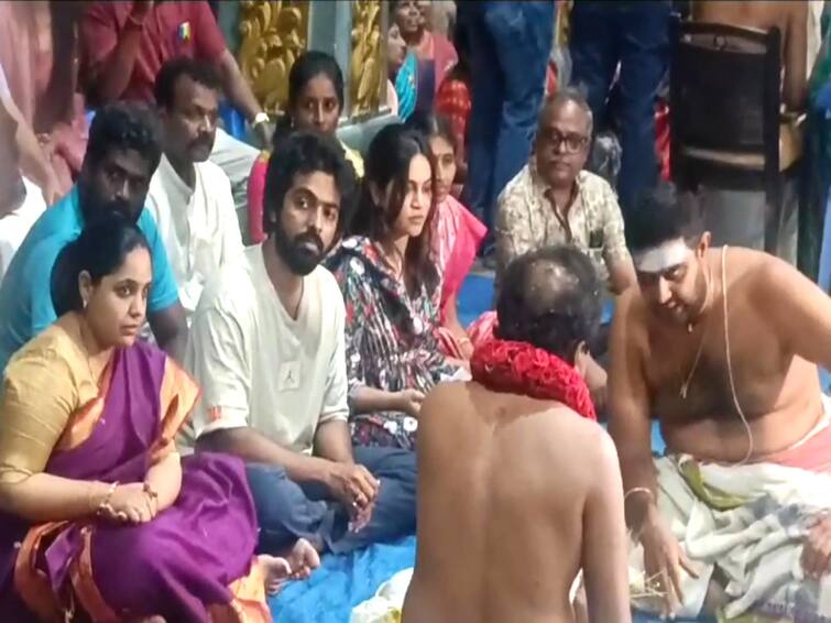 Thirukkadaiyur temple famous composer GV Prakash Worship with family TNN GV Prakash: திருக்கடையூர் கோயிலில் இசையமைப்பாளர் ஜி.வி.பிரகாஷ் குடும்பத்துடன் வழிபாடு