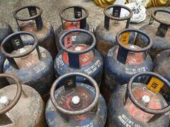 ఈసారి వంతు కమర్షియల్‌ సిలిండర్లది - రేటు భారీగా తగ్గింపు