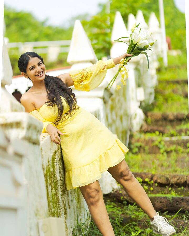 ‘అన్వేషి’ మరో చిత్రంలో నటిస్తోంది. ఇందులో  గ్లామర్ రోల్ లో నటించబోతున్నట్లు తెలుస్తోంది.   Photo Credit: Ananya nagalla/Instagram