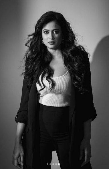 ਬਲੈਕ ਫਾਰਮਲ ਪਹਿਨ ਸ਼ਵੇਤਾ ਤਿਵਾਰੀ ਨੇ ਦਿਖਾਇਆ ਸ਼ਾਨਦਾਰ ਅਵਤਾਰ