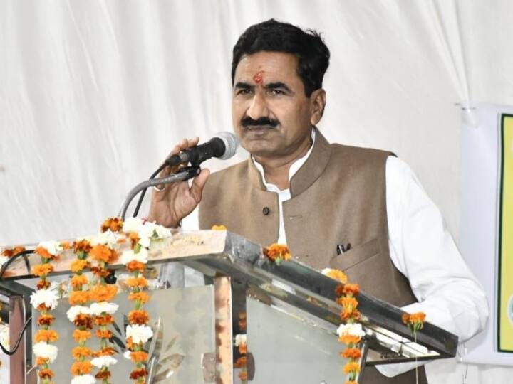 Madhya Pradesh BJP MLA Resigned: मध्य प्रदेश विधानसभा चुनाव से पहले बीजेपी का साथ छोड़ रहे विधायक, इस्तीफा देने वाले लगा रहे 'महाराज' पर आरोप mp bjp quits party Blaimed Union minister for Scindia his resignation Madhya Pradesh BJP MLA Resigned: मध्य प्रदेश विधानसभा चुनाव से पहले बीजेपी का साथ छोड़ रहे विधायक, इस्तीफा देने वाले लगा रहे 'महाराज' पर आरोप