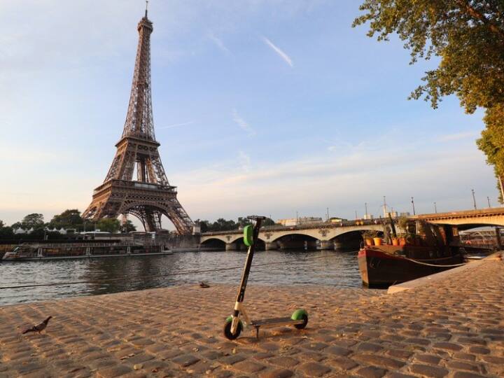 capital of france Paris bans use of rented electric scooters know the reason Paris Bans Electric Scooters: पेरिस की सड़कों पर अब नहीं दौड़ पाएंगे इलेक्ट्रिक स्कूटर, सरकार ने लगाया बैन, जानें वजह