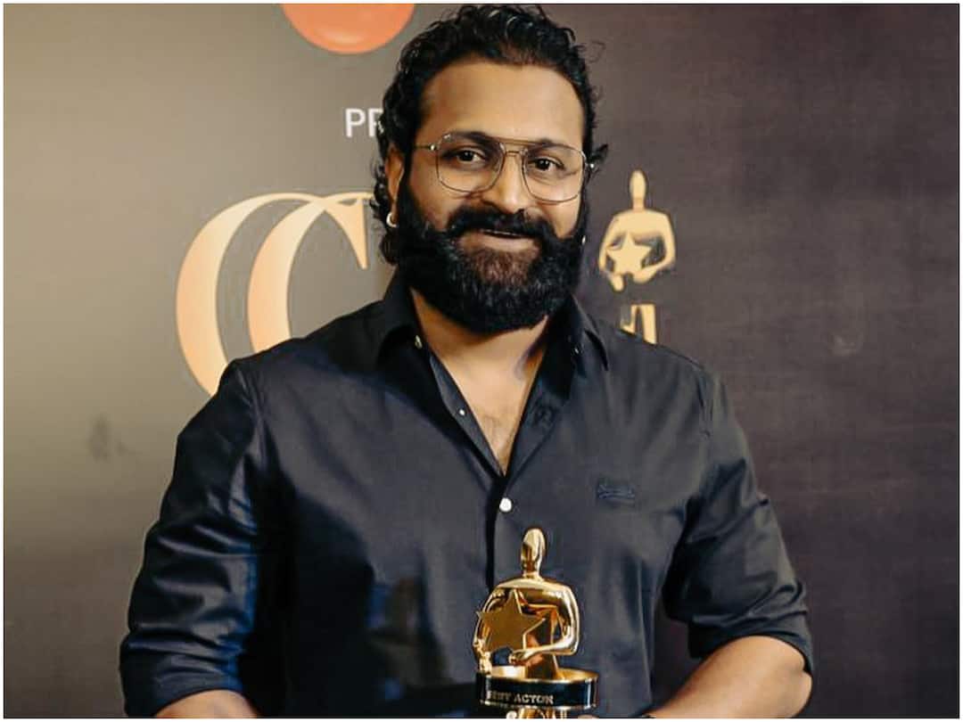 Rishab shetty will soon collaborate with bollywood director Ashutosh Gowariker Rishab Shetty: భారీ బడ్జెట్, బాలీవుడ్ డైరెక్టర్ - లక్కీ ఛాన్స్ కొట్టేసిన ‘కాంతార’ హీరో