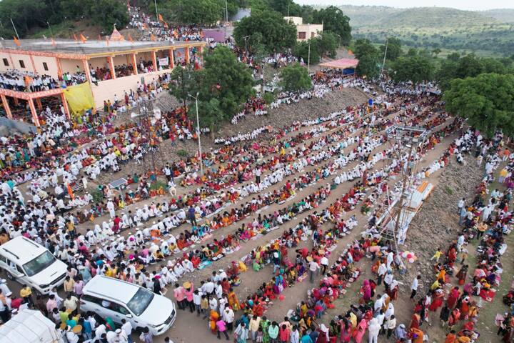 Beed News: बीडमध्ये असलेल्या श्रीक्षेत्र गोरक्षनाथ टेकडीवर  रौप्य  महोत्सवी सोहळ्याची सांगता झाली आहे.