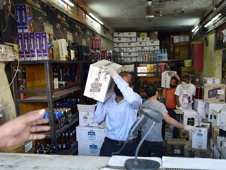 People in Delhi Panic Buying Liquor and stocking it ahead of G20 Summit due to rumors Delhi Liquor Stocking: शराब की जमाखोरी क्यों कर रहे हैं दिल्ली वाले?, दिल्ली पुलिस ने कहा- अफवाहों पर न दें ध्यान!