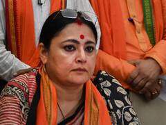 ममता बनर्जी बोलीं- खेला होबे, बीजेपी नेता अग्निमित्रा ने कहा- उनके हाथ खून से रंगे, 2024 में होंगी क्लीन बोल्ड