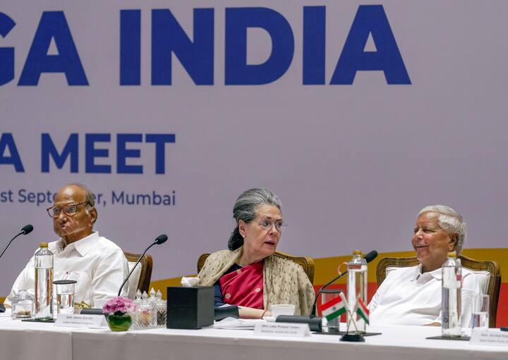 দুর্নীতি ঘিরে এখন আবর্তিত হচ্ছে ভারতের রাজনীতি। শাসক বনাম বিরোধী দু পক্ষের হাতিয়ার দুর্নীতি। মোদির পাল্টা দুর্নীতি ইস্যুকেই এবার হাতিয়ার করল বিরোধীদের জোট 'INDIA'