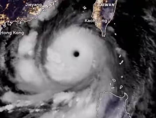 china-hong-kong-saloa-typhoon-hundreds-of-flights-cancelled-stores-run-out-red-alert-issued Saloa Typhoon: ਚੀਨ ਤੇ ਹਾਂਗਕਾਂਗ 'ਚ ਸਾਓਲਾ ਤੂਫਾਨ ਤੋਂ ਪਹਿਲਾਂ ਦਹਿਸ਼ਤ 'ਚ ਲੋਕ, ਕਈ ਫਲਾਈਟਸ ਕੀਤੀਆਂ ਰੱਦ, ਰੈਡ ਅਲਰਟ ਜਾਰੀ