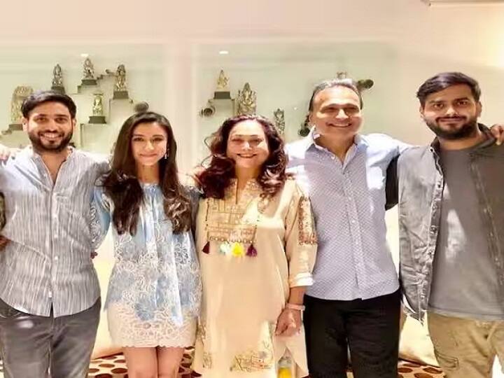 मुकेश अंबानी के छोटे भाई अनिल अंबानी का घर अबोड भी भारत के सबसे महंगे घरों में से एक है. इस घर की कीमत 5,000 करोड़ रुपये है.