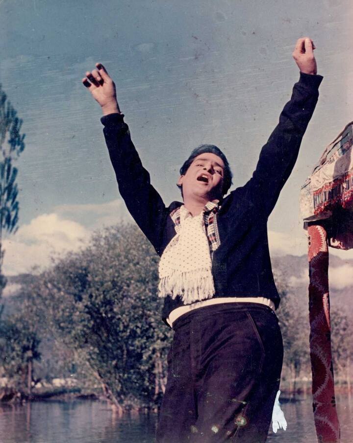 शम्मी कपूर ने अपने लंबे करियर में ‘दिल देके देखो’, ‘जंगली’, ‘उजाला’, ‘चाइना गेट’, ‘जानवर’, ‘कश्मीर की कली’, ‘अंदाज’ जैसी कई शानदार फ़िल्में दी.