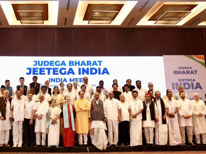 Opposition Parties Meeting Mumbai INDIA Kapil sibbal attended INDIA Meeting At mumbai Congress opposed Opposition Party Meet: जब I.N.D.I.A. गठबंधन की बैठक में पहुंचे कपिल सिब्बल, कुछ ऐसा रहा राहुल गांधी का रिएक्शन