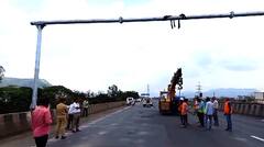 Overhead Gantry : मुंबई-पुणे एक्स्प्रेसवेवर ओव्हरहेड गॅन्ट्री बसवण्याचं काम 40 मिनिटांत पूर्ण