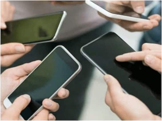 চার্জ দিতেই গরম হচ্ছে ফোন! কী করবেন?