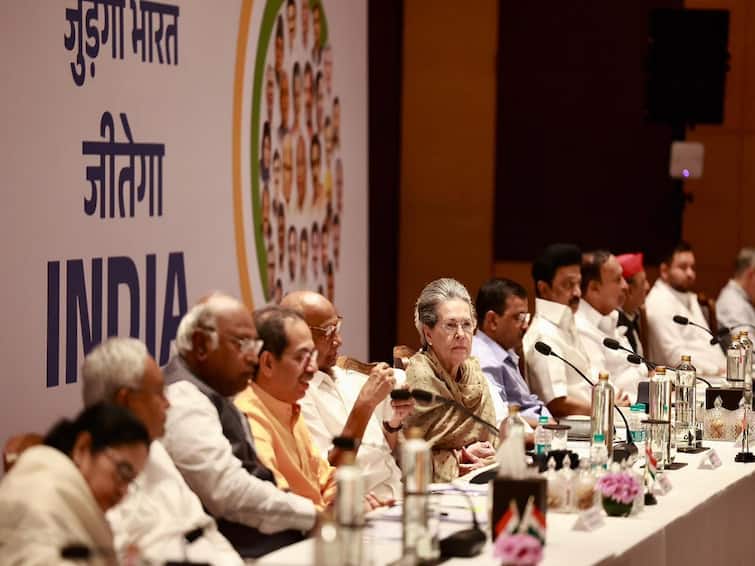INDIA meet In Mumbai India Alliance resolution on seat sharing and other points I.N.D.I.A. Meet :  'इंडिया' आघाडीच्या मुंबईतील बैठकीत रणनिती ठरली, जागा वाटपावर कोणता निर्णय?